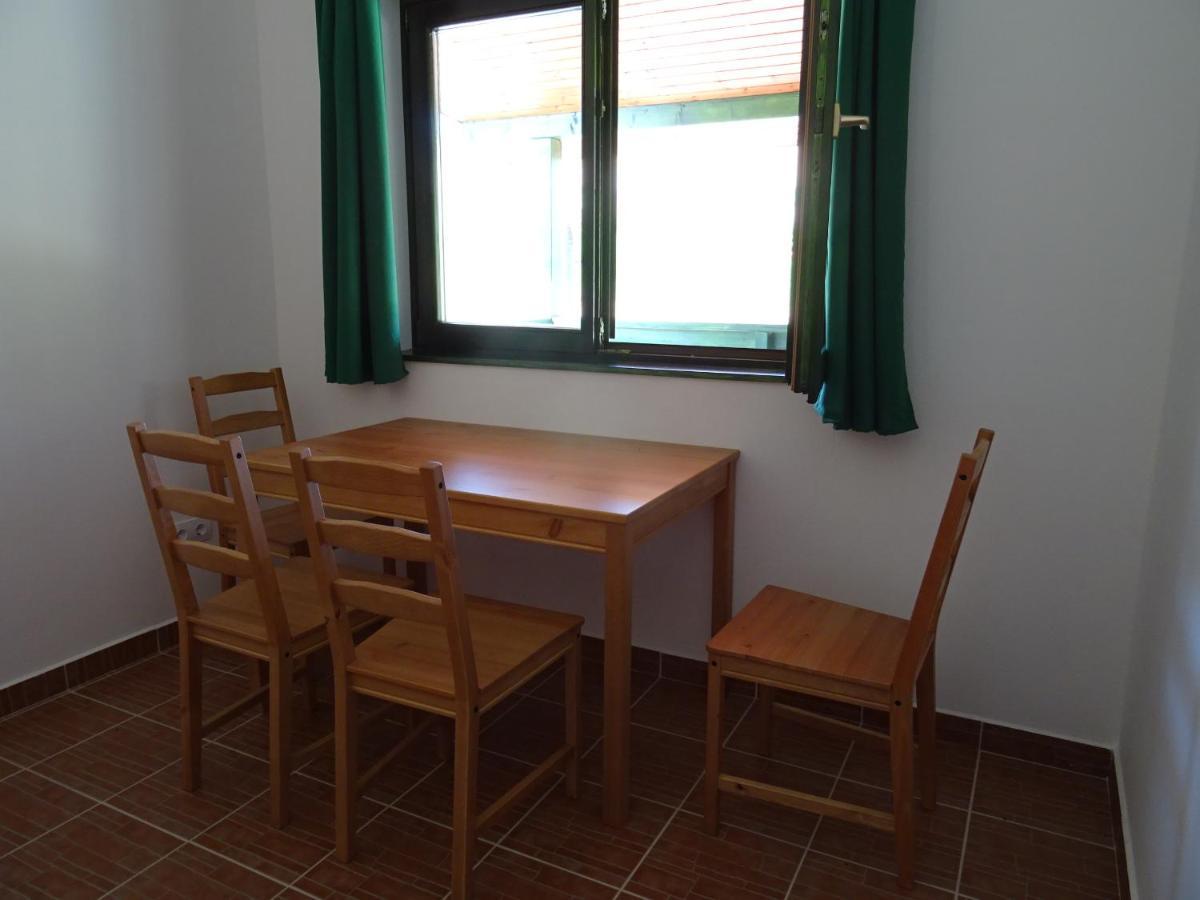 Kisrejtek Apartmanhaz Lispeszentadorján Dış mekan fotoğraf